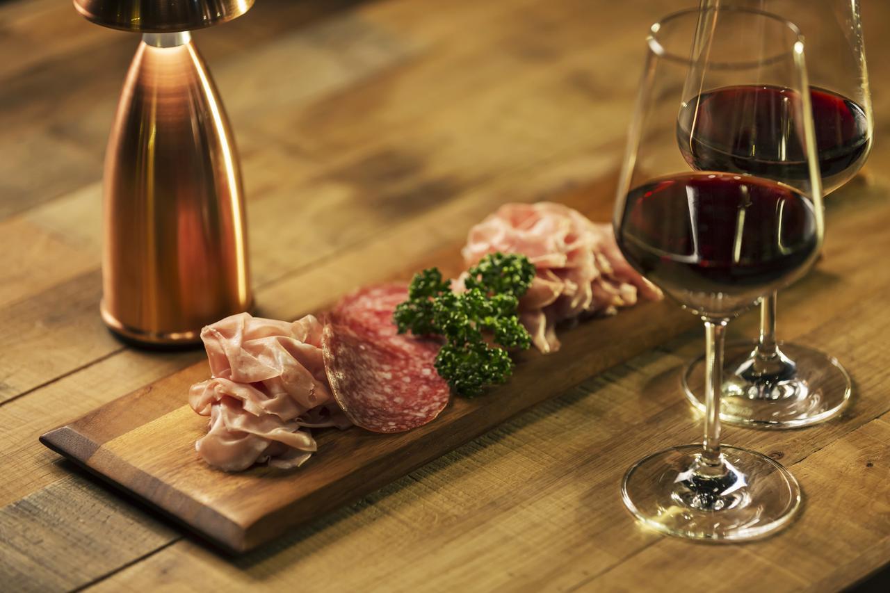 호시노 리조트 Omo7 아사히카와 외부 사진 Salami and wine