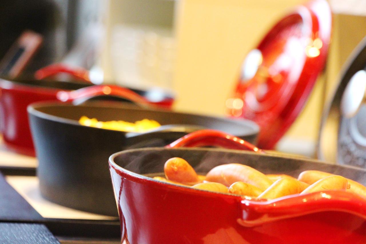 호시노 리조트 Omo7 아사히카와 외부 사진 A Le Creuset cast iron casserole