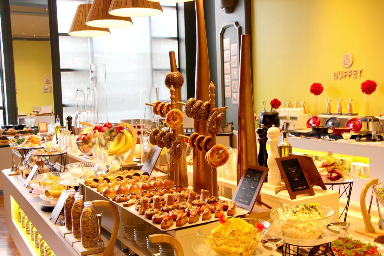 호시노 리조트 Omo7 아사히카와 외부 사진 A buffet at a hotel