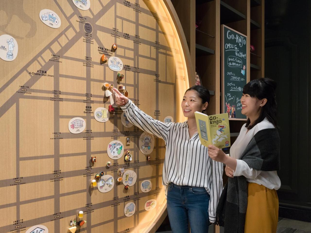 호시노 리조트 Omo7 아사히카와 외부 사진 Visitors at the Hong Kong Museum of Medical Sciences