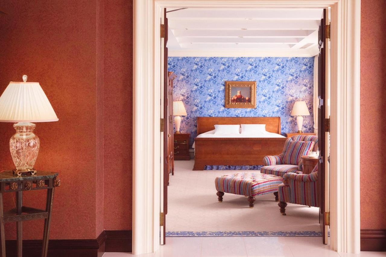 호시노 리조트 Omo7 아사히카와 외부 사진 A suite at the Four Seasons Hotel, Hong Kong