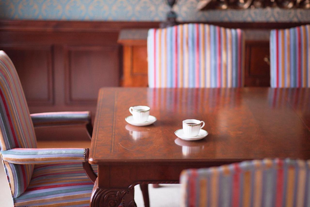 호시노 리조트 Omo7 아사히카와 외부 사진 A table at a café