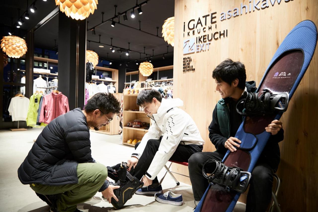 호시노 리조트 Omo7 아사히카와 외부 사진 Fitting a snowboard boot